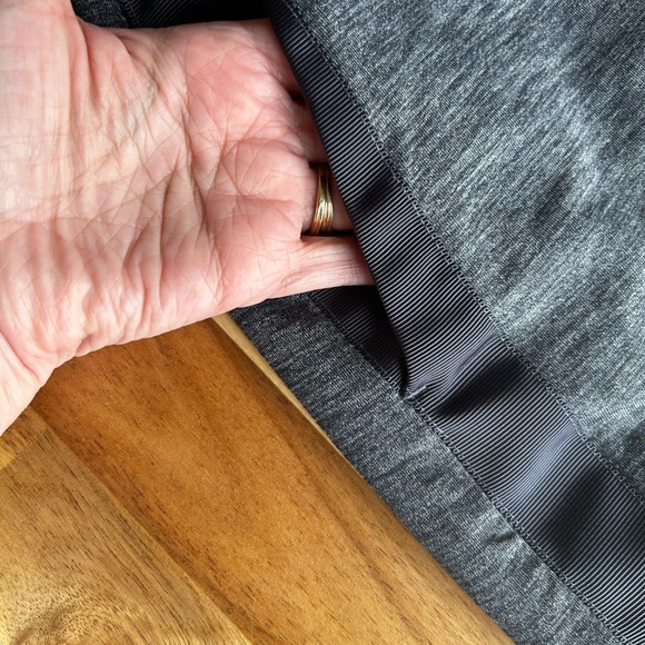 ATHLETA grey Skorts size M new condition! - Picture 5 of 8